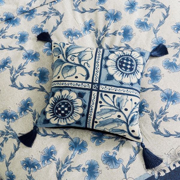 Scrolling Carnation Cushion Bedding - Indigo Ivory